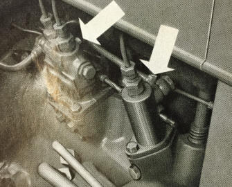 Einspritzanlage des P 122 mit Entlüftungsschrauben